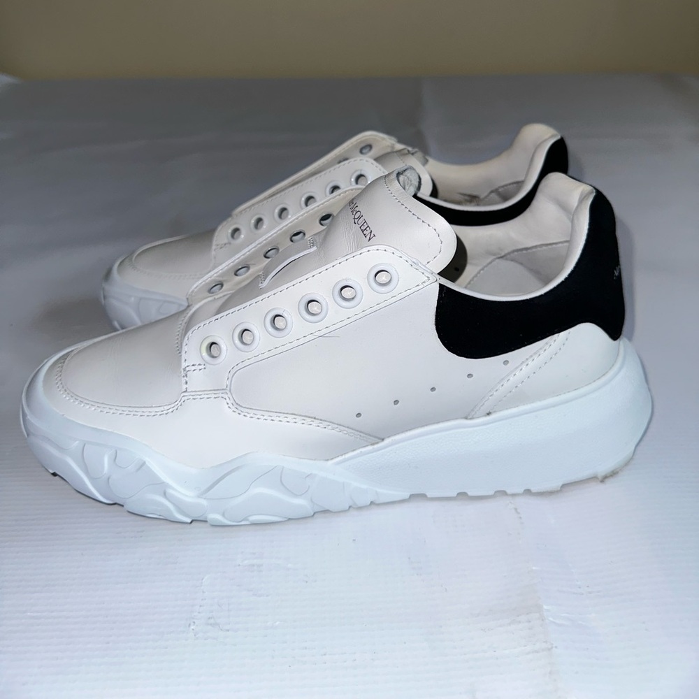 Alexander McQueen Calfskin leather upper with velvet back size 7.5